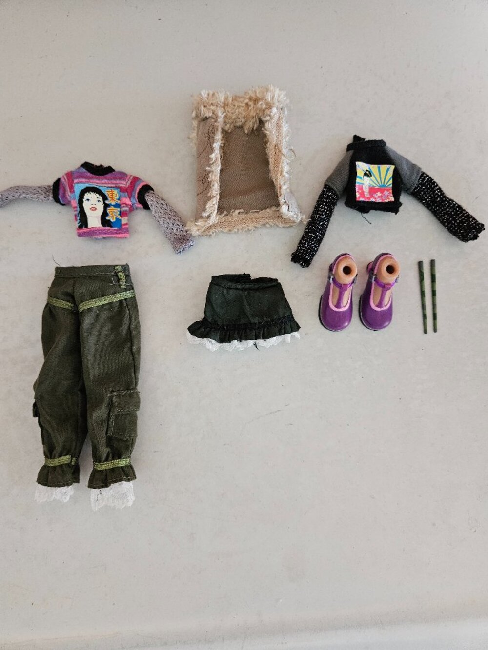 2004 Bratz "Tokyo A-Go-Go" Fianna Fashions and Accessories